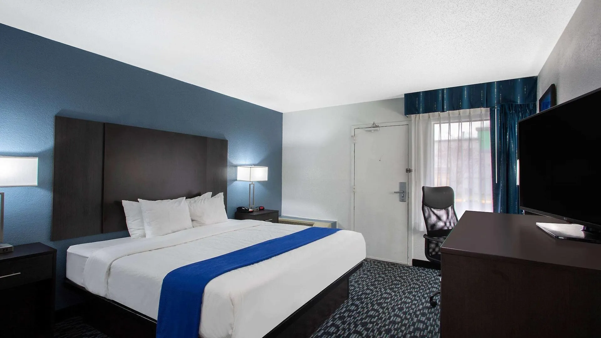 Baymont By Wyndham Charlotte University