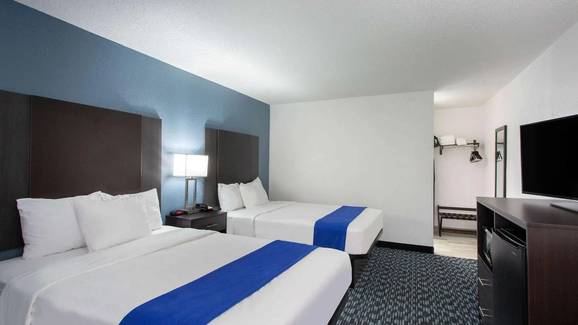 Baymont By Wyndham Charlotte University 3*,  США