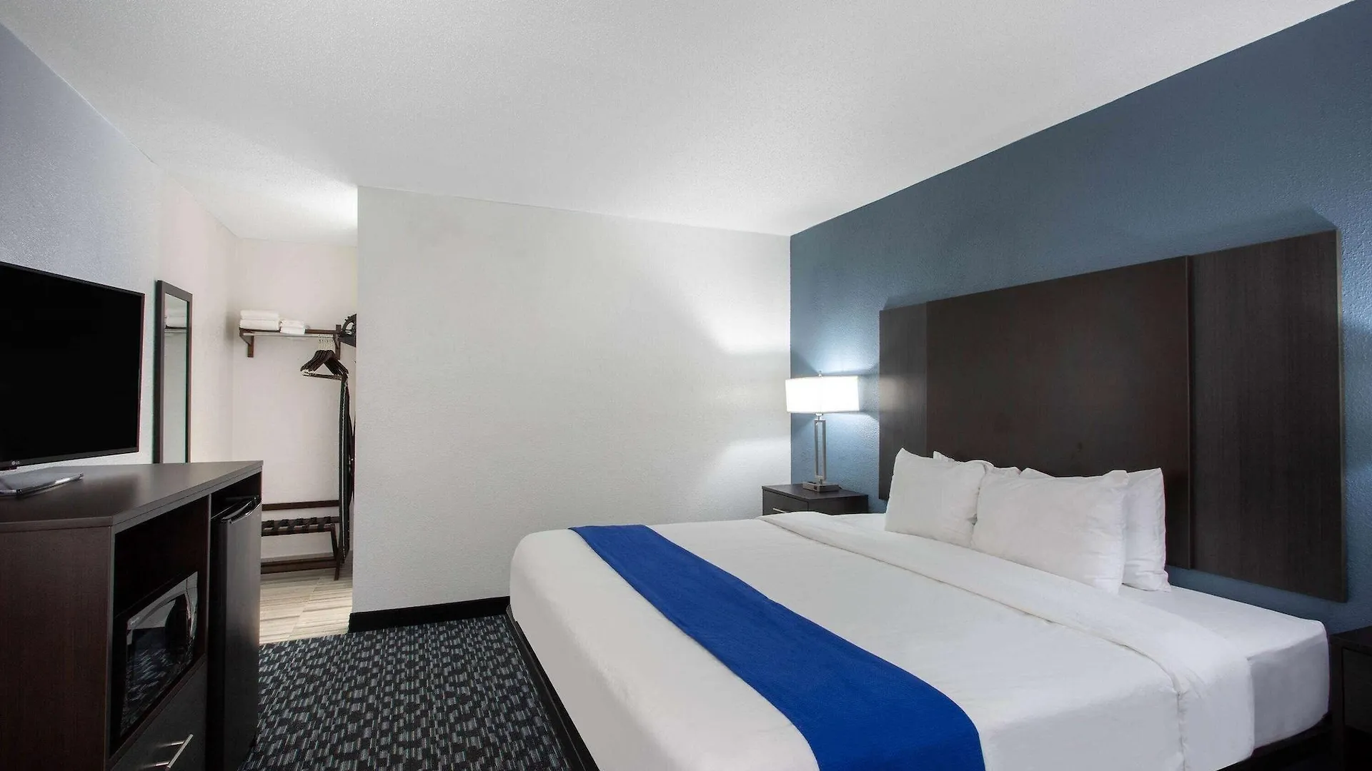 Baymont By Wyndham Charlotte University 3*,  США