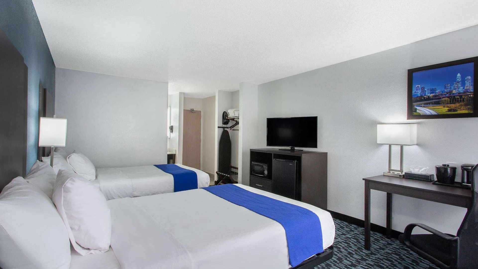 Отель Baymont By Wyndham Charlotte University