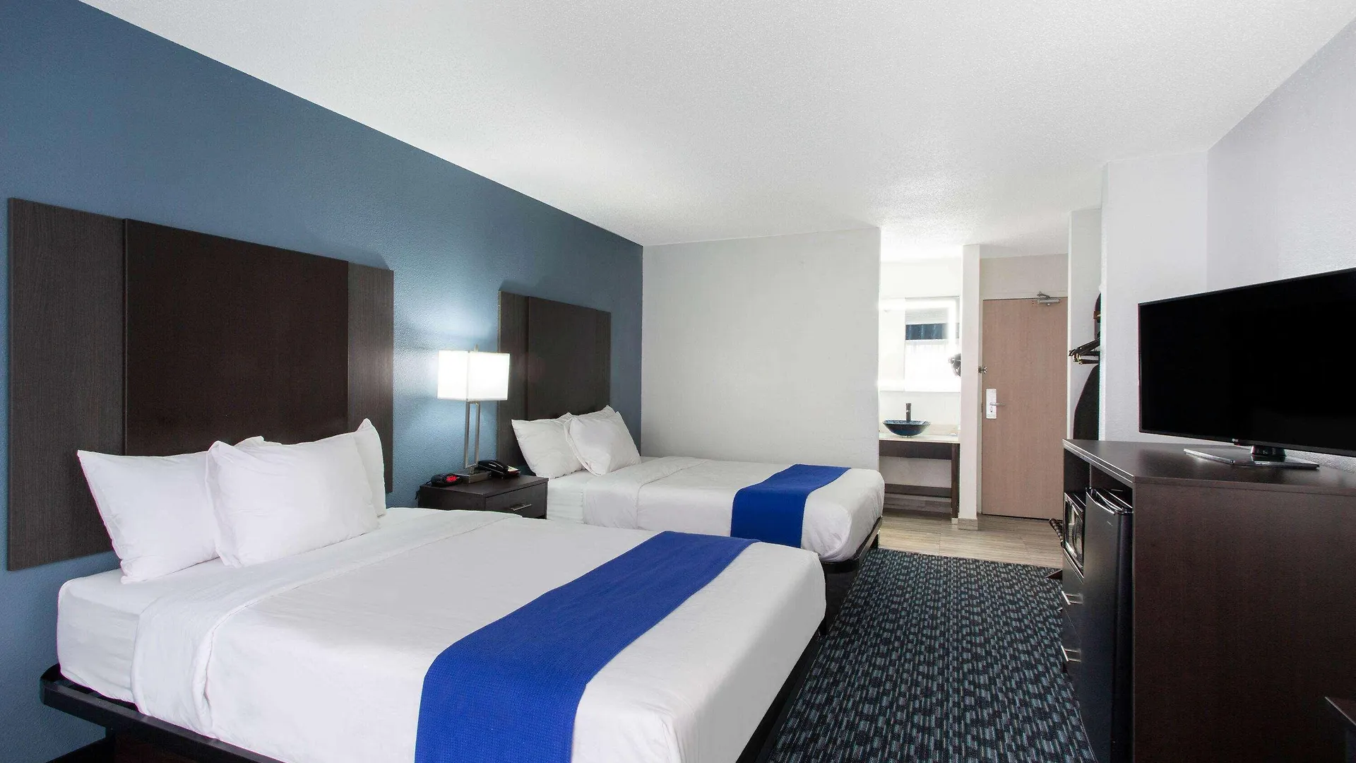 Baymont By Wyndham Charlotte University Отель