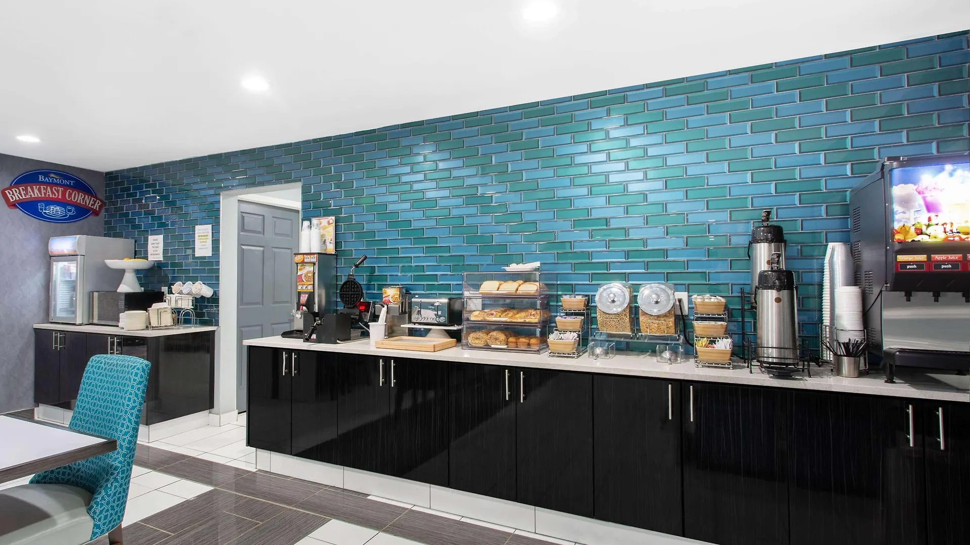 Baymont By Wyndham Charlotte University Отель