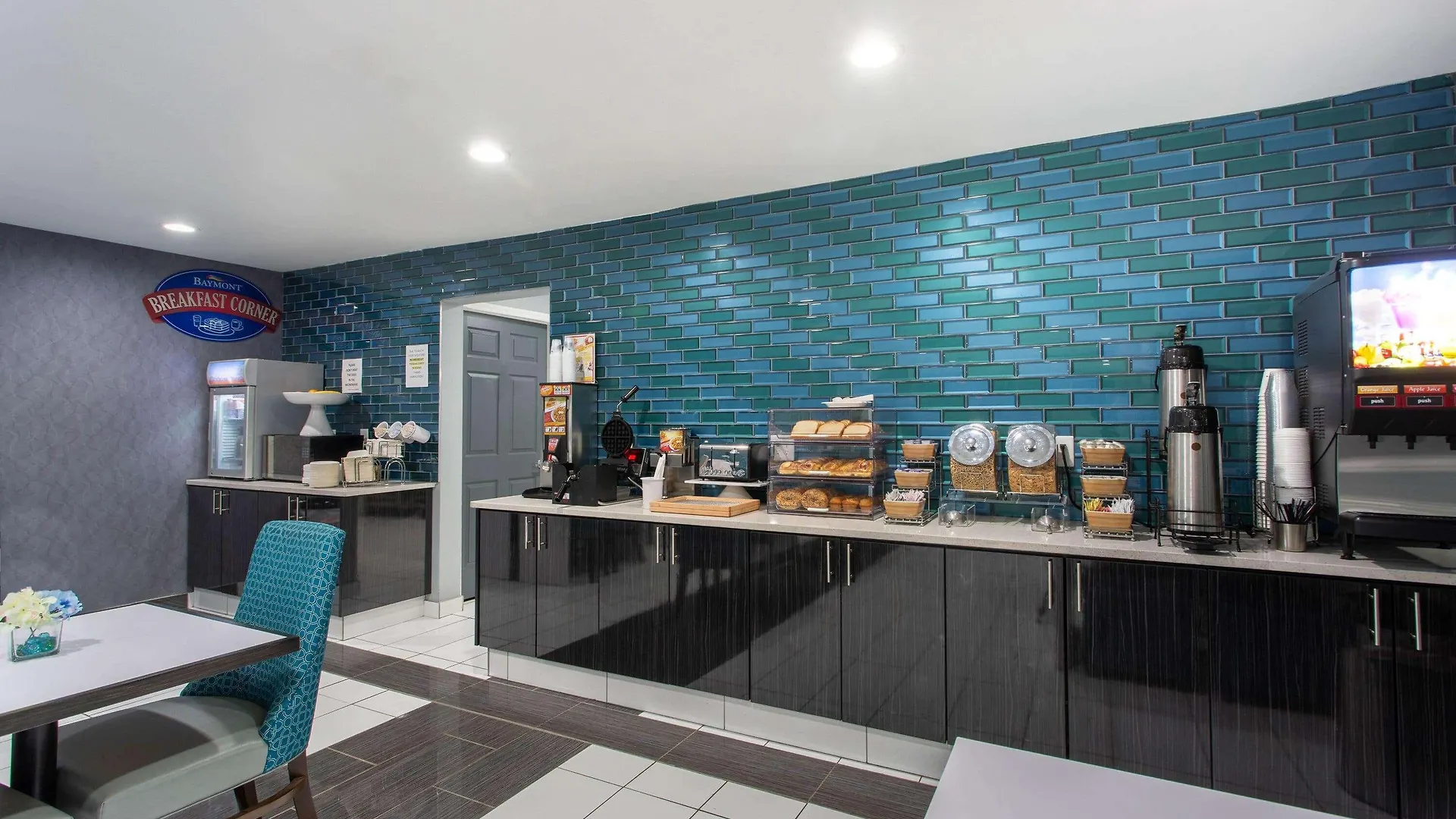 Baymont By Wyndham Charlotte University Отель