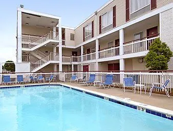 Отель Baymont By Wyndham Charlotte University